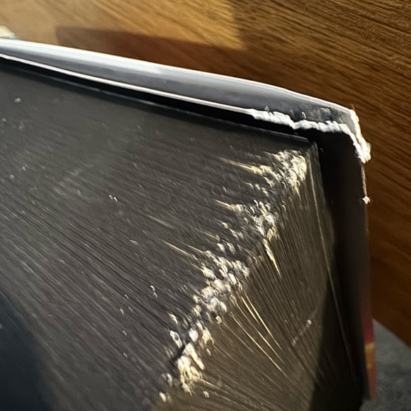 REBECCA YARROS IRON FLAME SPECIAL ED HARDCOVER BLACK SPRAYED EDGES 1ST EDITION - Picture 7 of 8